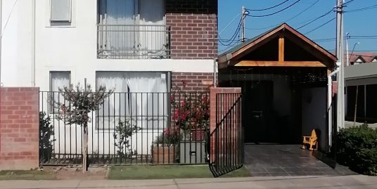 CASA VENTA MAIPÚ. 4 dormitorios y 4 baños. Condominio Catalpas 2.